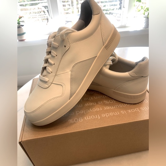 NIB EVERLANE ReLeather Court Sneakers in Off White Unisex - Women’s 9/ Men’s 7 - Picture 10 of 15